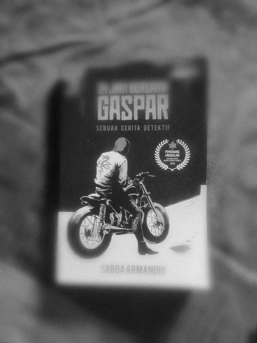 ibbal0's tweet photo. Mau unggah semua bukuku di sini 😬
sori kalau nyampah ya ✌️

salah satu novel enerjik yang cara menuturnya seperti diceritakan langsung oleh penulisnya https://t.co/lbAUR2L66e