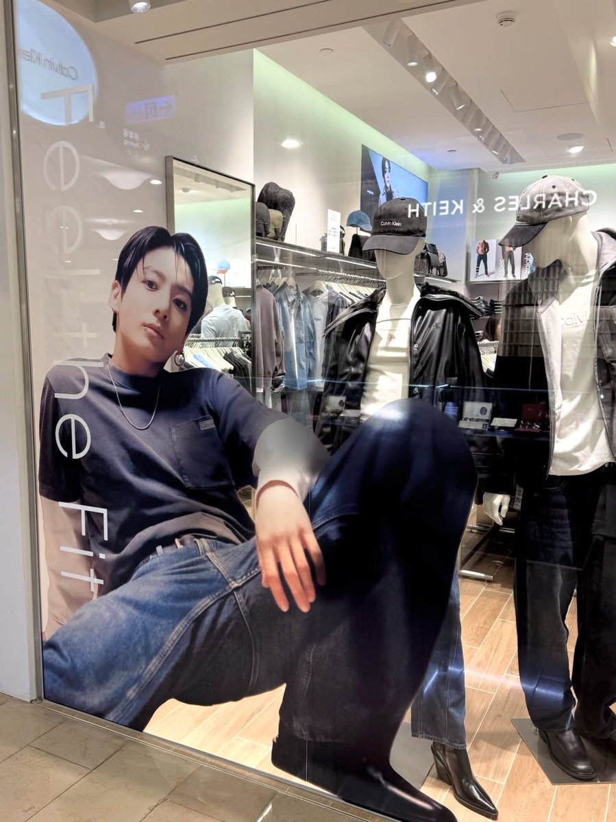 jkcolector's tweet photo. OMG? calvin klein knows how to treat us 😭🤍 right now in taiwan if you go to their store wearing CKJK, you get an exclusive deck of cards for free!! https://t.co/HcT3YJeZBE