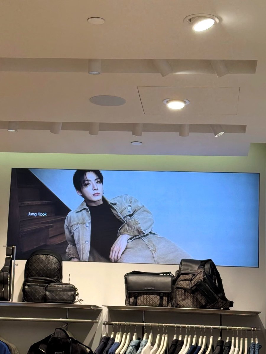 jkcolector's tweet photo. OMG? calvin klein knows how to treat us 😭🤍 right now in taiwan if you go to their store wearing CKJK, you get an exclusive deck of cards for free!! https://t.co/HcT3YJeZBE