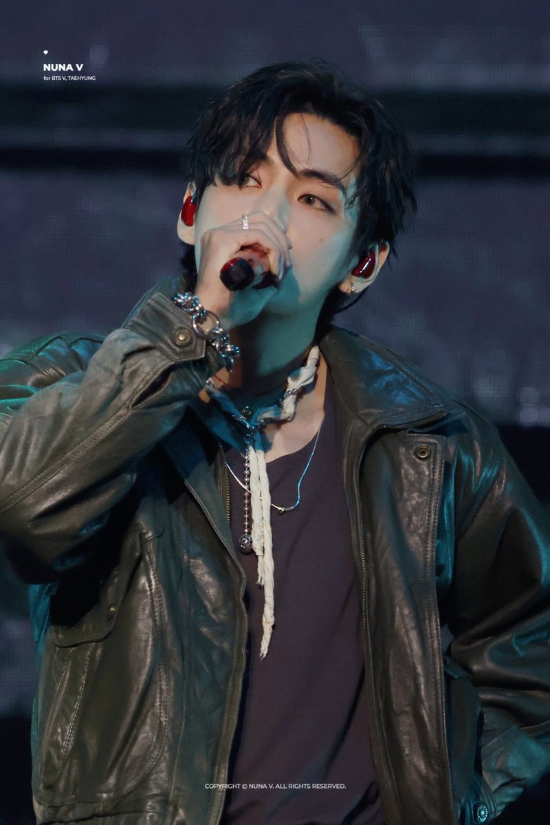 BTSVChartData's tweet photo. Taehyung has reached a Peak of 100% on Google Worldwide, USA &amp; over 50 countries trends! 

Most searched individual Act At iHeart festival today! Vocals up 600% in searches! https://t.co/HD0Fi1UQEH