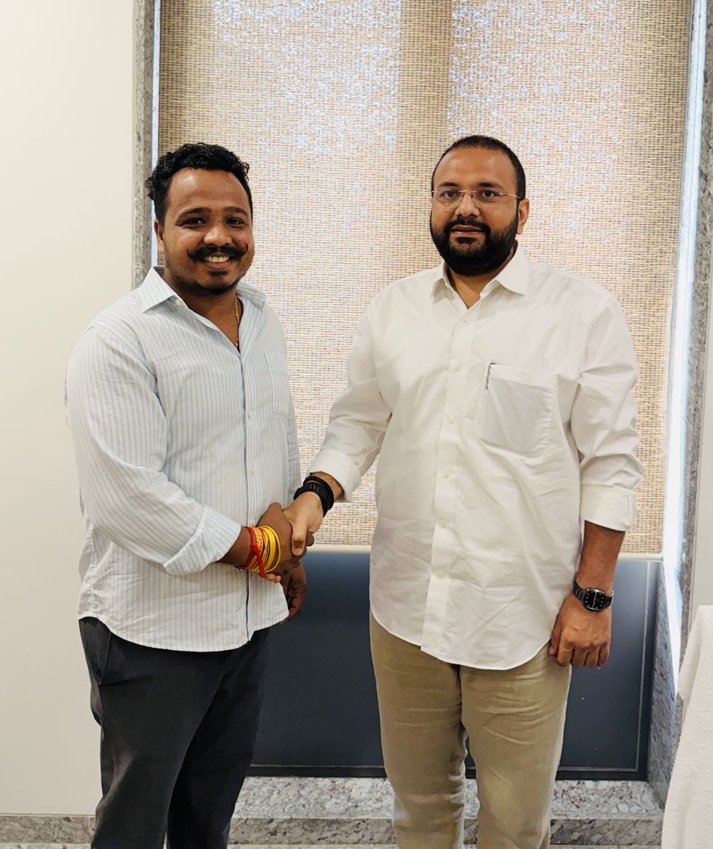 MukulGuptaBJP's tweet photo. वडोदरा से लोकप्रिय सांसद एवं bjym के नवनियुक्त राष्ट्रीय अध्यक्ष आदरणीय श्री Dr. Hemang Joshi  जी से आत्मीय भेंट कर उन्हें नवीन दायित्व के लिए हार्दिक बधाई एवं शुभकामनाएँ प्रेषित कीं।

पूर्ण विश्वास है कि आपके ऊर्जावान एवं कुशल नेतृत्व में युवा मोर्चा संगठन को नई गति और नई ऊँचाइयाँ प्राप्त होंगी तथा देशभर का युवा राष्ट्रसेवा के संकल्प के साथ और अधिक मजबूती से जुड़ेगा।

आपके सफल एवं यशस्वी कार्यकाल हेतु अनंत शुभकामनाएँ।#bjp #bharat