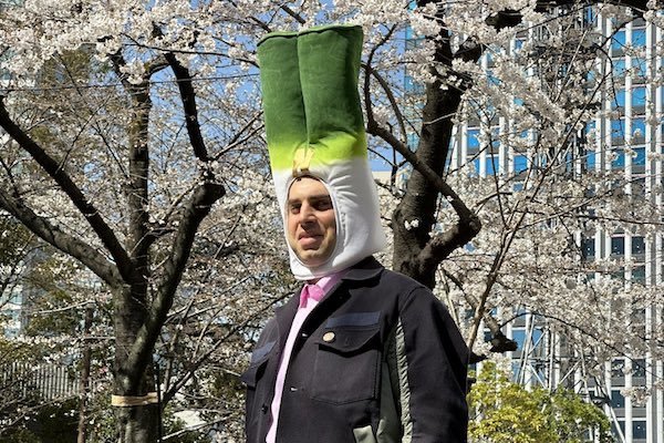 TeimurazLezhava's tweet photo. 悲報
将来、娘たちに父が昔、日本でどんな外交官だったかを説明するとき

←何としてでも伝えたい父の姿

→実際に娘たちに伝わりそうな父の姿 https://t.co/llQwGz3EZW