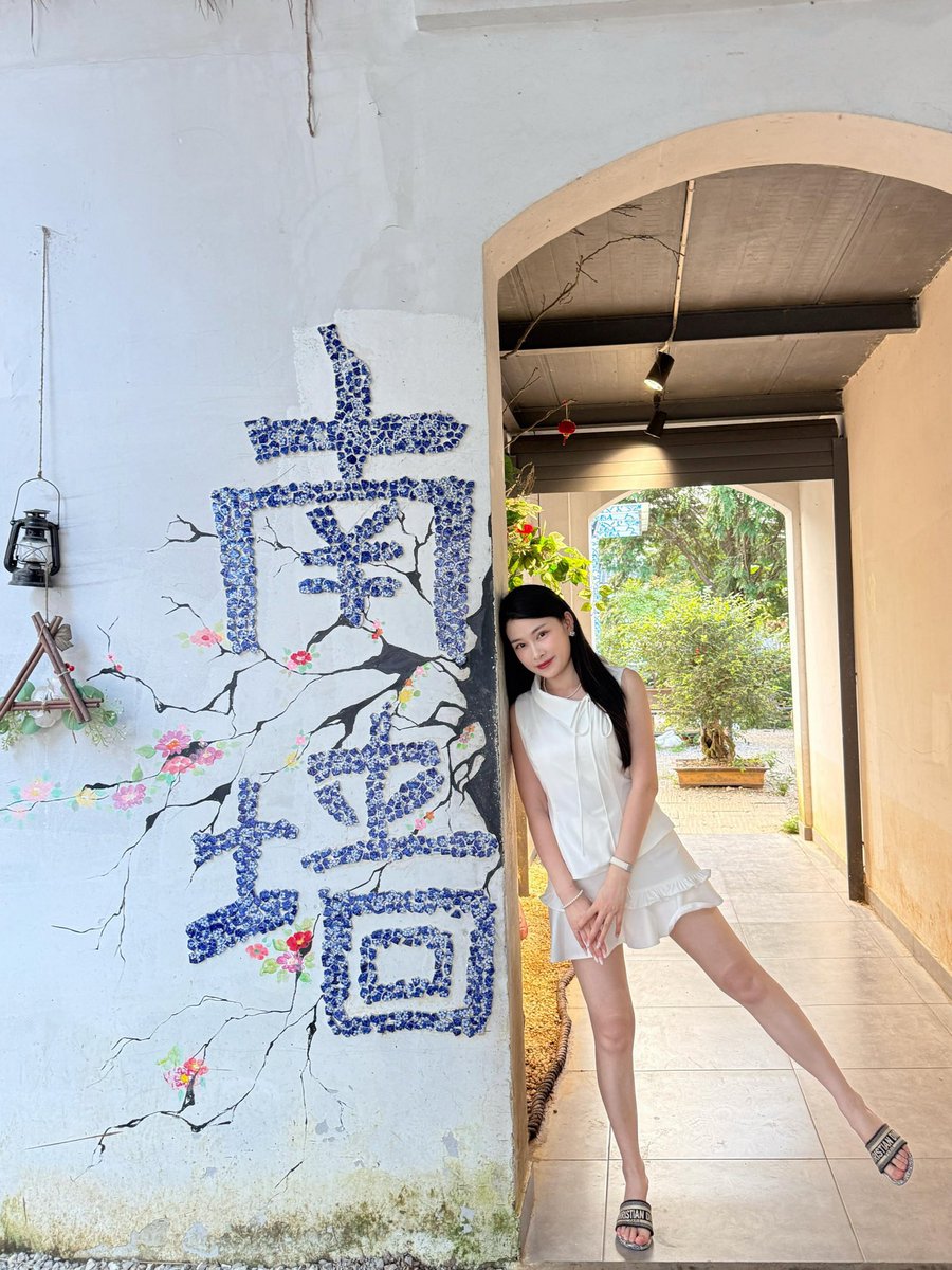 EvelynReyekrf0's tweet photo. 本人90后，已婚，职业老师，无不良嗜好。性格温和，思想开放，有一些小众爱好。真心希望在这里遇到一个聊得来的搭子。 #老师 #体制内  #反差 https://t.co/p5WqNk97Gc