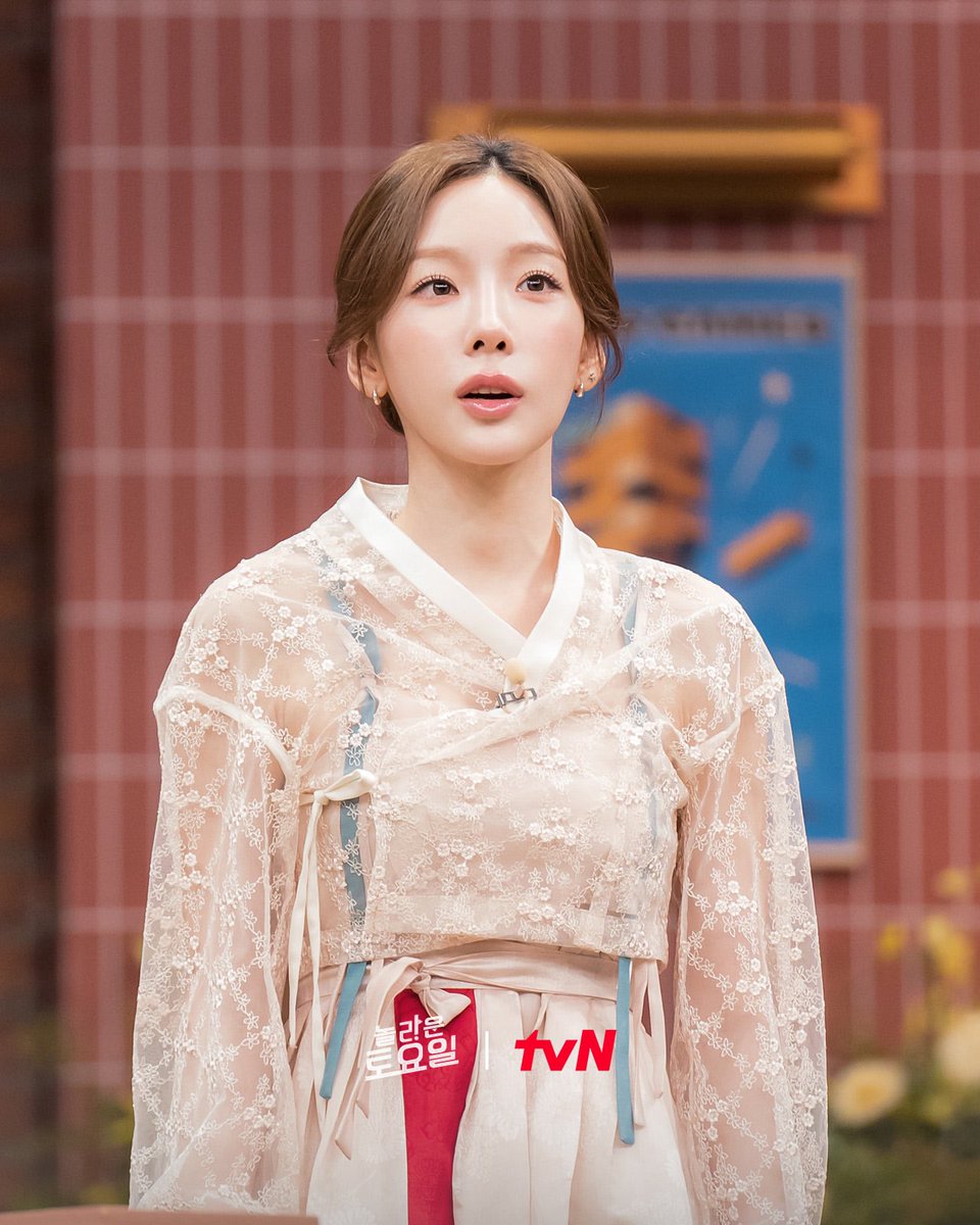 TAEYEONsmtown's tweet photo. 📢 tvN <놀라운 토요일> #태연

⏰ 오늘 밤 7시 40분 
🔗 https://t.co/Gou57mBfE5

#TAEYEON
#GirlsGeneration #소녀시대
#놀라운토요일 https://t.co/A649xaylbm