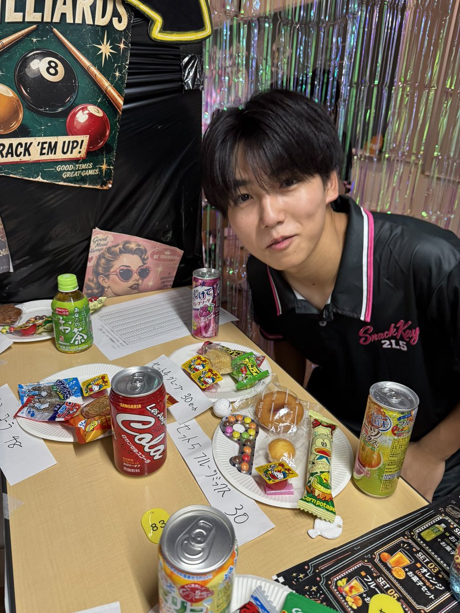 otsuBILMCoF's tweet photo. いおぽんの学祭
with ゆうちゃむ4ちゃい
BARなのに、ゆうちゃむはいおぽんに萌え萌えキュンされてて羨ましかった😔

いおぽんの萌え萌えキュン動画見たい人、連絡してください✉️ https://t.co/npnvB4CGLF