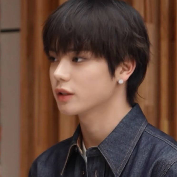 mojohyul's tweet photo. idk abt u guys but this look of ohyul goes straight into my list of looks that ohyul had me on chokehold along with bandana and hanlim ohyul https://t.co/w0kFbEFcoR