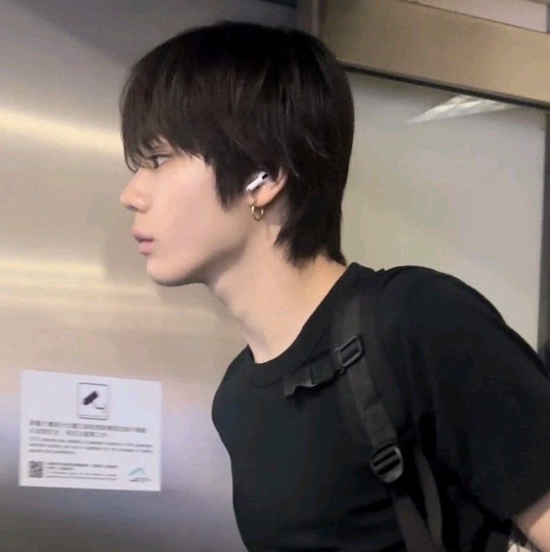mojohyul's tweet photo. idk abt u guys but this look of ohyul goes straight into my list of looks that ohyul had me on chokehold along with bandana and hanlim ohyul https://t.co/w0kFbEFcoR
