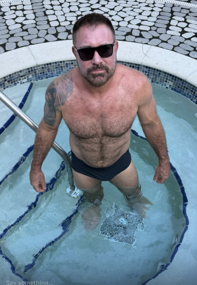 Donald_12dona's tweet photo. Apartment building jacuzzi. Meh https://t.co/u8vhOZpWYj