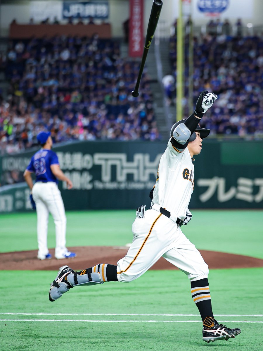 tkphoto1234's tweet photo. #佐々木俊輔
10号2ラン本塁打🏃‍♂️‍➡️ ダッシュ💨 https://t.co/nfQKqVi4m2
