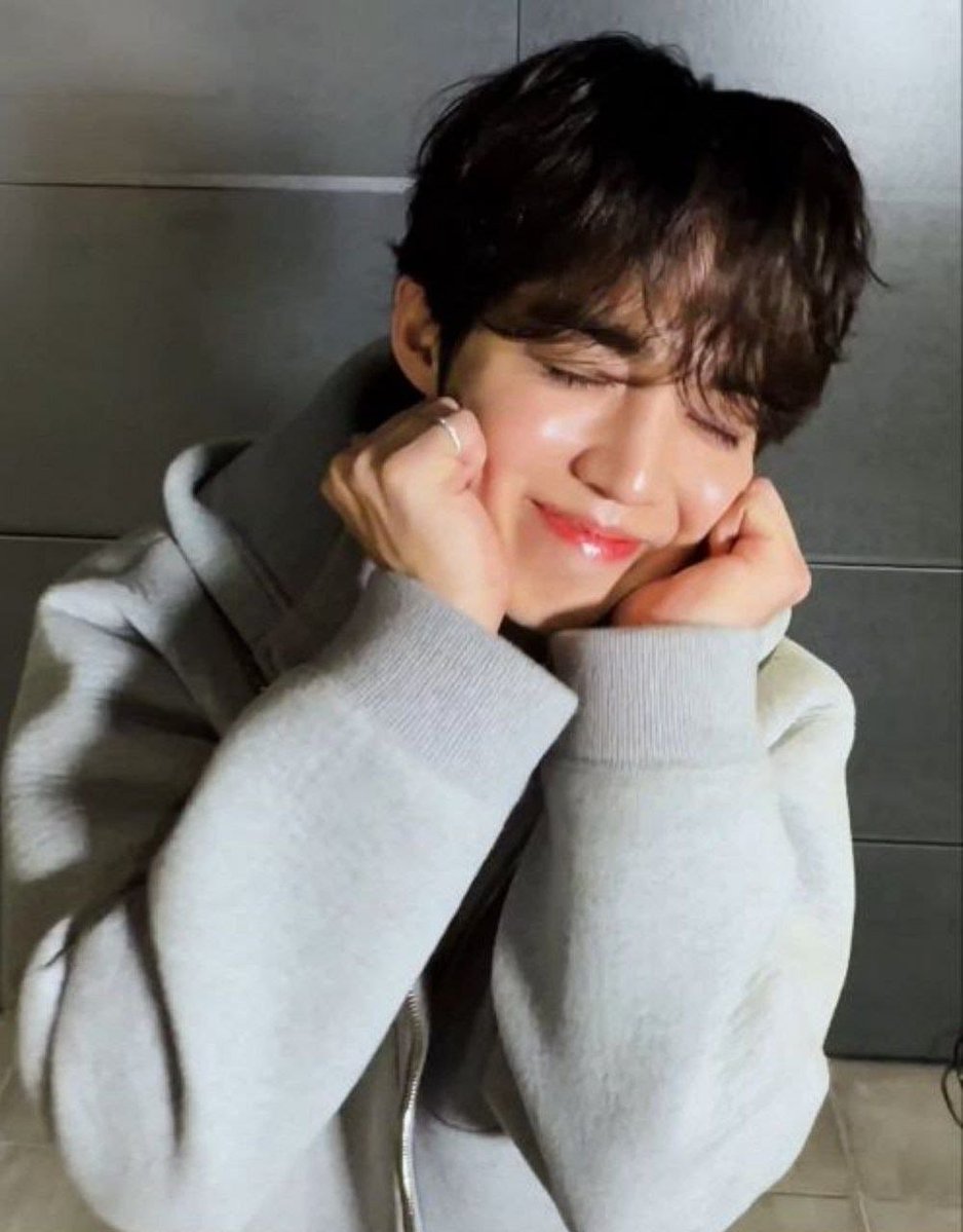 cherryluxv's tweet photo. #캐럿트친소

승철이를 마니ㅏ마니 좋아하는 학생럿이에요!
같이셉얘하실분♥ https://t.co/kbY9DFLC5m