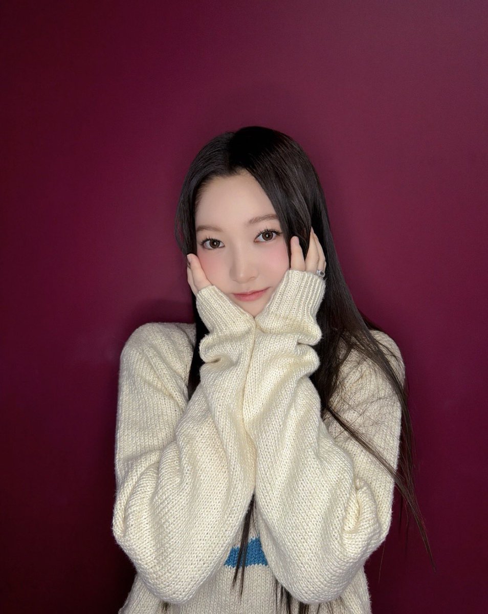 sunkisiaa's tweet photo. 아니졸귀찌딸기모찌찹쌀떡다터져서왔다고요;;; https://t.co/KayurTO6Q1
