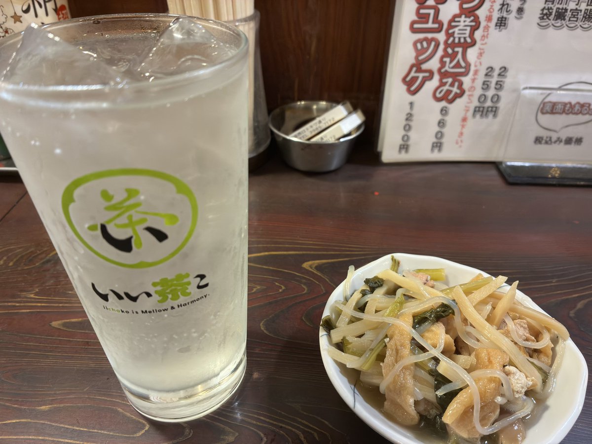 hiroaki16f's tweet photo. 今日は大井町で髪切った後に池袋でレインコートを買った後に一人呑み！
お店 とん長さん
お通し、もつ煮、串焼きもどれも美味しかった！
おまかせ盛りにするとピーマン串が入っています！
このピーマンも美味しかったな〜（おっさんになった⁉️）

池袋では来週のお祭りの準備が着々と進んでいます！ https://t.co/AUEdX8Elbg