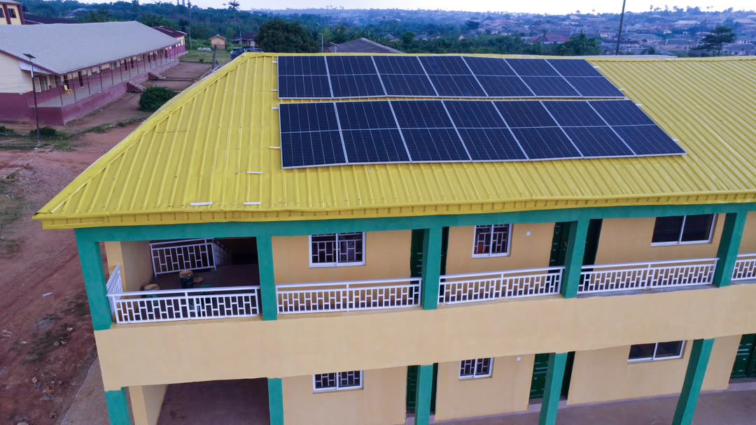 Sen_AdeolaYAYI's tweet photo. We Deliver 12-Classroom Block to Molusi College, Ijebu-Igbo

We have completed and delivered a fully furnished block of 12 modern classrooms at Molusi College, Ijebu-Igbo, in Ijebu North Local Government Area of Ogun State.

The solar-powered facility also features staff rooms and a mini-library, providing students and teachers with a modern and conducive environment for effective teaching and learning.

This project forms part of our sustained investment in critical infrastructure across Ogun State under the Renewed Hope Agenda. We remain committed to fulfilling our promises, improving access to quality education and creating better opportunities for our young people across Ogun East Senatorial District and beyond.

#Yayi2027
#OgunState2027
#OperationDeliverYourWards