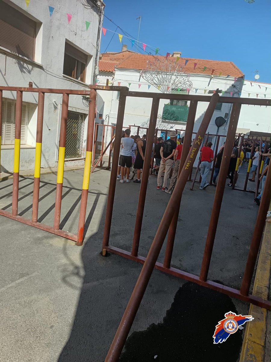 ProteSanse's tweet photo. 🐂 Hoy toca Campo Real.

Mientras algunos miran el reloj, nosotros miramos las talanqueras. 😜 Estamos cubriendo sus encierros y, como siempre, con todo listo para echar una mano si hace falta.

¡Que empiece el lío! 💥

#ProteSanse https://t.co/t4Cm8MkkEp