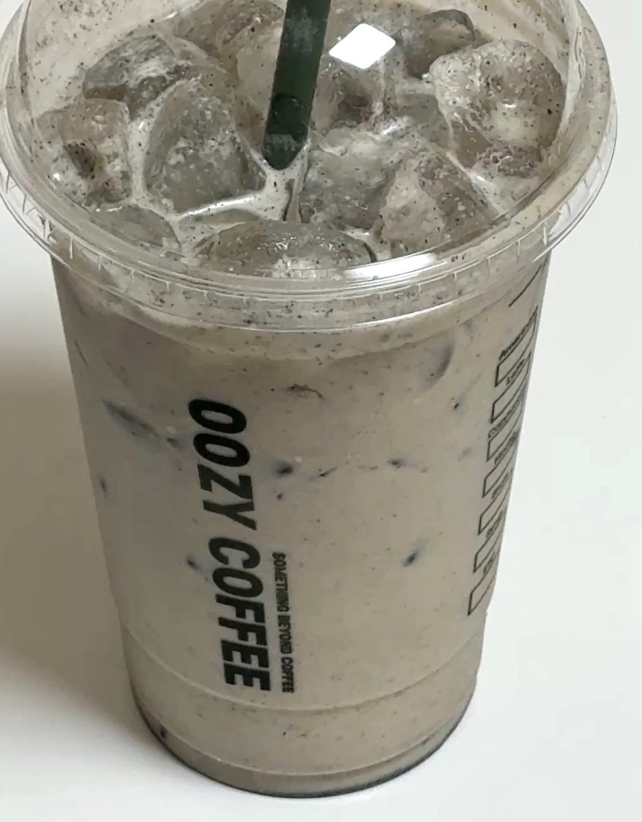 likee_mato's tweet photo. 우지커피 흑임자밀크티 머거봤는데...들깨가루맛이남 진심너므맛있움 https://t.co/DvTnm8EAkT