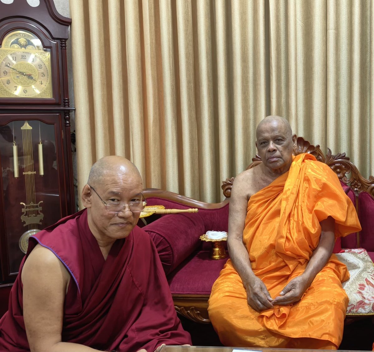 IbcWorldOrg's tweet photo. The Secretary General of International Buddhist Confederation (IBC) had the honour of calling on Most Venerable Warakagoda Sri Gnanarathana Thera, the 22nd Mahanayaka Thera (Chief Prelate) and Head of the Asgiriya Chapter of the Siam Nikaya in #SriLanka at Asgiri Maha Vihara Pirivena, Kandy in Sri Lanka. The Secretary General expressed deep reverence for the Venerable Mahanayaka Thera’s long and distinguished service to the Buddha Sasana, and apprised him of IBC’s recent global activities, programmes and expositions. The IBC has previously been privileged by the presence of the Mahanayaka Thera at various important international events organised by IBC.
@MFA_SriLanka