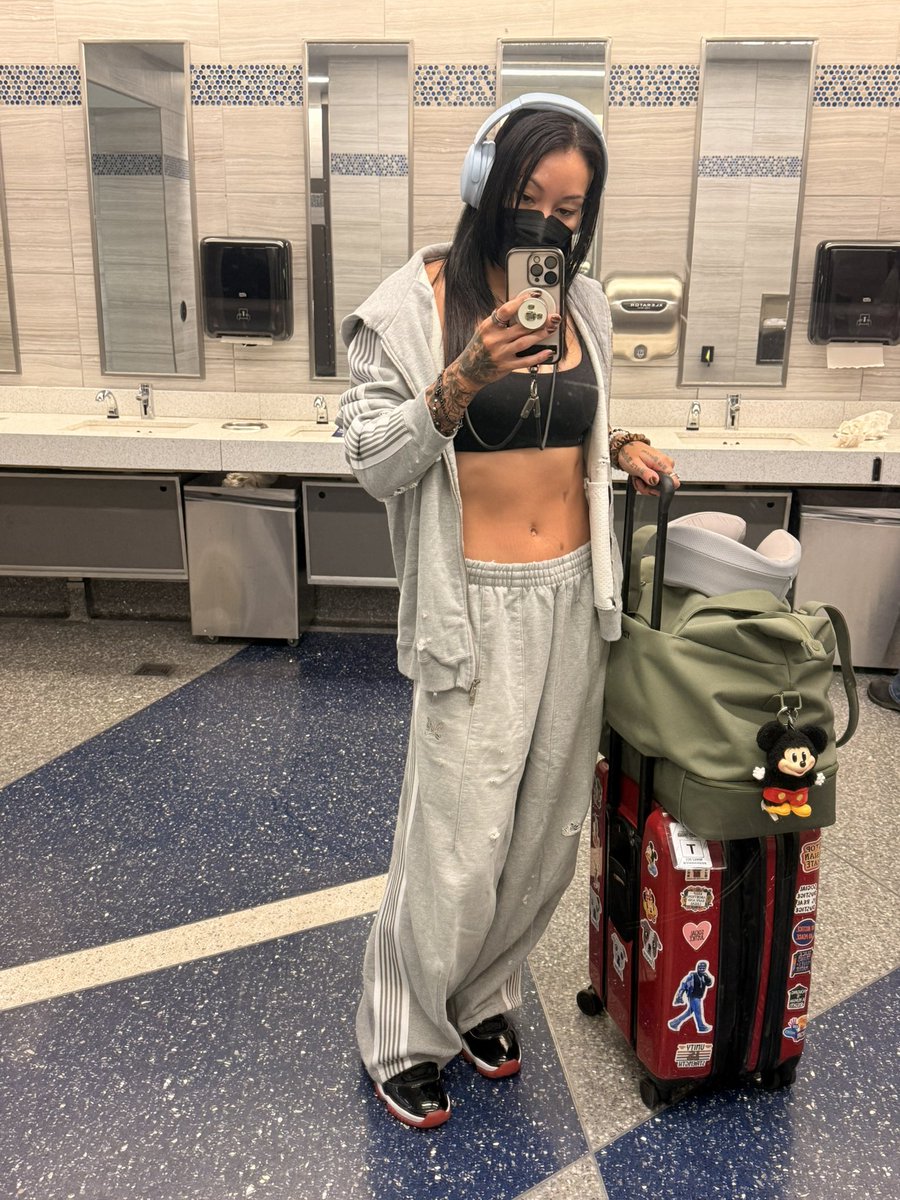 MiaYim's tweet photo. Back on the grind 😈 

@nubian_tokyo fit

#wwe #smackdown #bathroomselfie #bigmeech https://t.co/sLlgFxanql