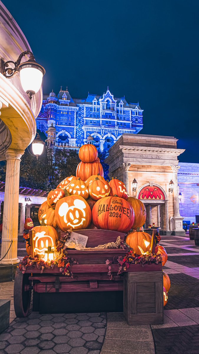 d_Daiki1118's tweet photo. スマホの壁紙にしたい
東京ディズニーリゾートのハロウィーンの夜。 https://t.co/LnmuPoUDOI