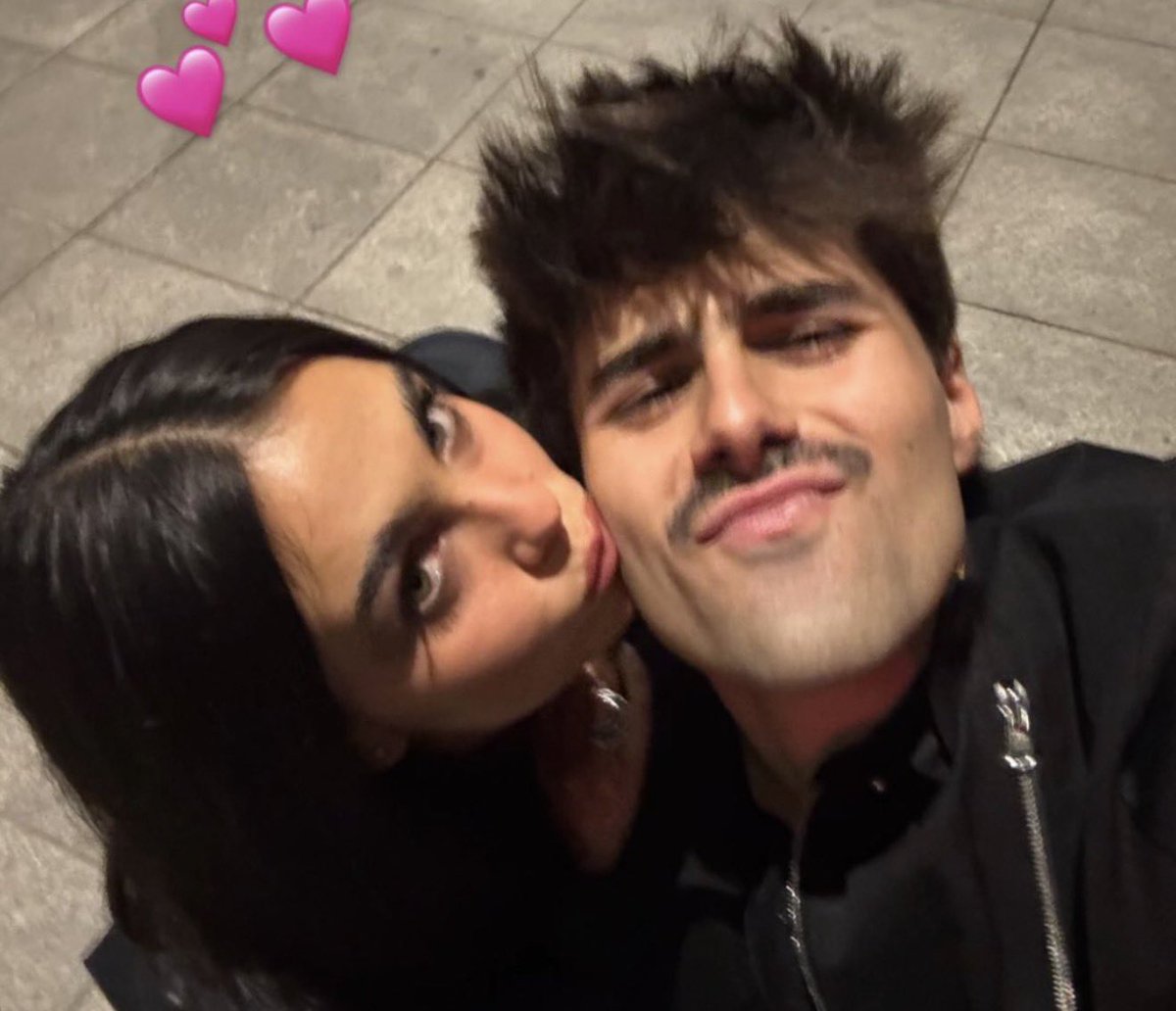 milestorniinos's tweet photo. almas gemelas <3 https://t.co/2zzMAN4hb7