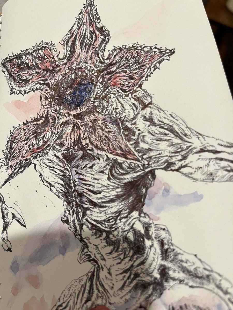 hoppe_3's tweet photo. 「…お母さんさ、気づいていると思うけど…クリーチャー描くのもすごい好きなんだ。だから本気の、ケロベロス描くけどいい？」と聞くと「それはいや、お母さんのガチはイヤ」だそう…。普段ホラーばっか読んでるから信用ない。だけどもう「しば犬ケルベロス」以外思いつかない。 https://t.co/1mUpjmXHOp