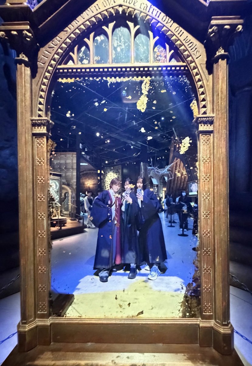 suijokisub's tweet photo. 仲良し3人組🏰 https://t.co/FQufC1BzLE