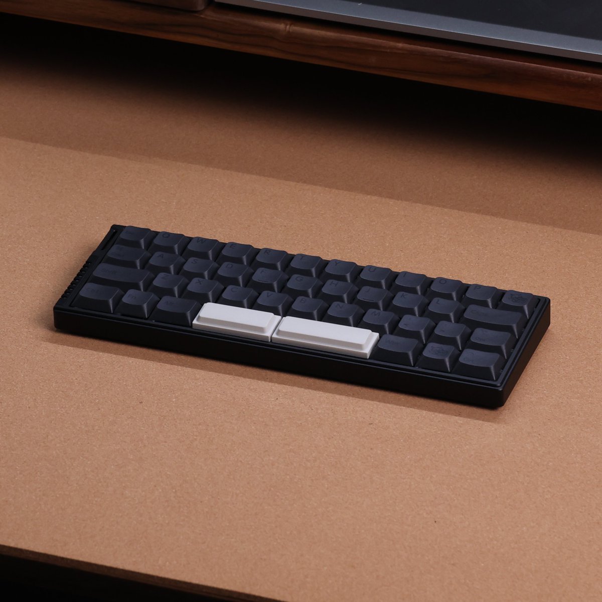 chosfox43661's tweet photo. Try swapping the keycaps on the Init40 🖤
We paired it with a set of black keycaps, allowing its compact 40% layout and clean lines to take center stage.
Minimalist. Deep. Understated and refined.
Would you choose black keycaps for your Init40?
#Chosfox #Init40 #MechanicalKeyboard #CustomKeyboard #LowProfileKeyboard