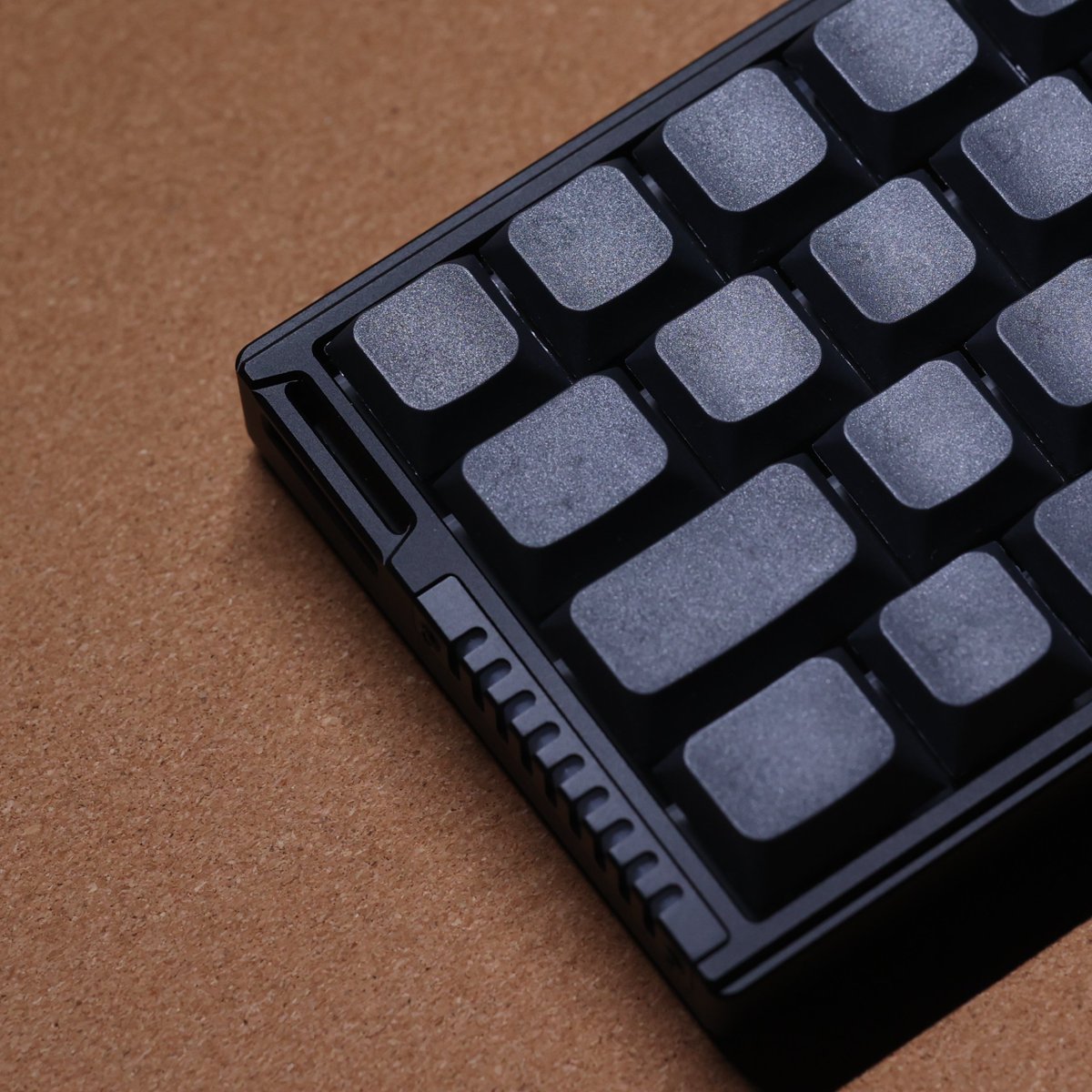 chosfox43661's tweet photo. Try swapping the keycaps on the Init40 🖤
We paired it with a set of black keycaps, allowing its compact 40% layout and clean lines to take center stage.
Minimalist. Deep. Understated and refined.
Would you choose black keycaps for your Init40?
#Chosfox #Init40 #MechanicalKeyboard #CustomKeyboard #LowProfileKeyboard