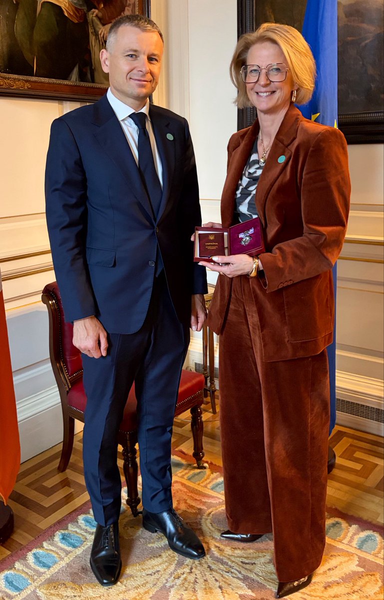 SergiiMarchenk3's tweet photo. A warm and meaningful meeting with @ElisabethSvan in Dublin. It was a honour to present Elisabeth with the Order of Princess Olga, III Class, awarded by the President of Ukraine for her personal contribution to strengthening the Ukrainian-Swedish partnership and supporting Ukraine’s sovereignty and territorial integrity.

Sweden has stood firmly with Ukraine since the first days of russia’s full-scale invasion - through budget support, energy aid and recovery financing. It helps Ukraine keep the state functioning, protect financial stability and continue our recovery even under the pressure of war.

Thank you, Elisabeth, for your leadership, trust and friendship. And thank you Sweden for standing with Ukraine. @FinansdepSv