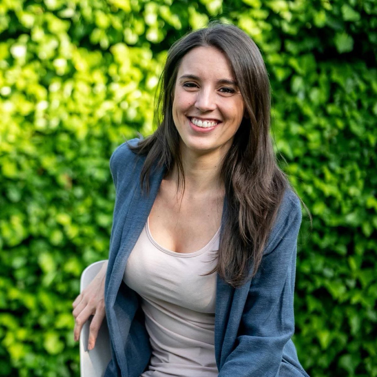 Formula_Music's tweet photo. ¿A QUIÉN VOTARÍAS COMO PRESIDENTA DE ESPAÑA? 🇪🇸

🔄 Irene Montero 
❤️ Isabel Díaz Ayuso https://t.co/3Aak9BZc2v