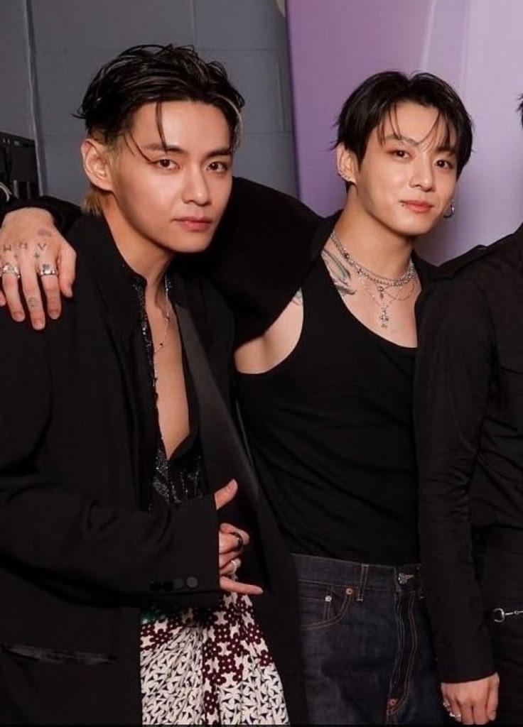 vkyapper's tweet photo. is being clingy annoying boyfriends at events their thing or what https://t.co/VnS9koYysa
