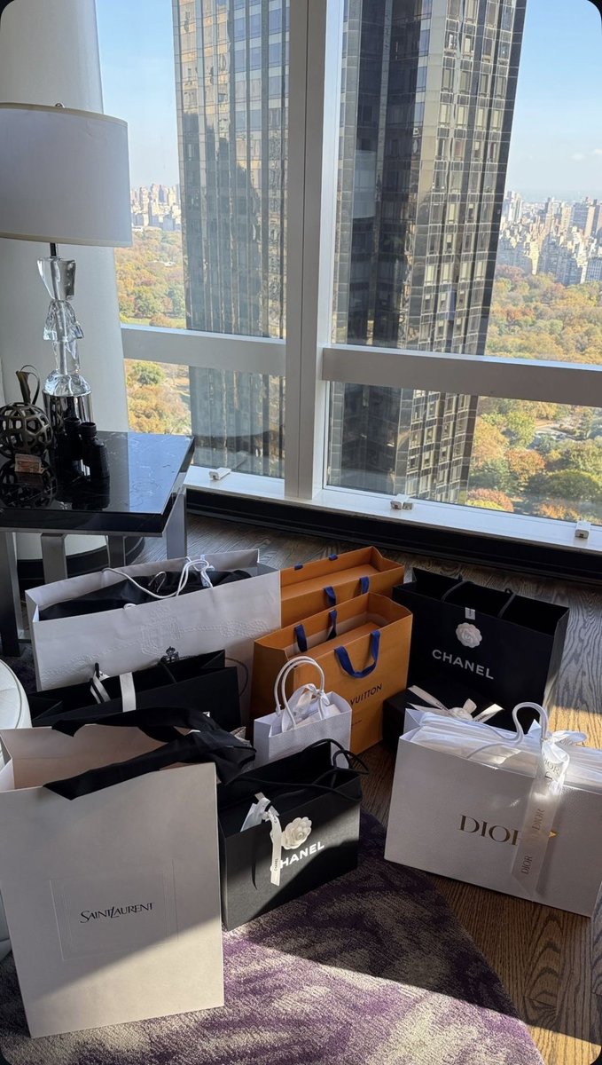 sukllis's tweet photo. 🛍️✈️🛥️🌇 https://t.co/eKsXF6mph1