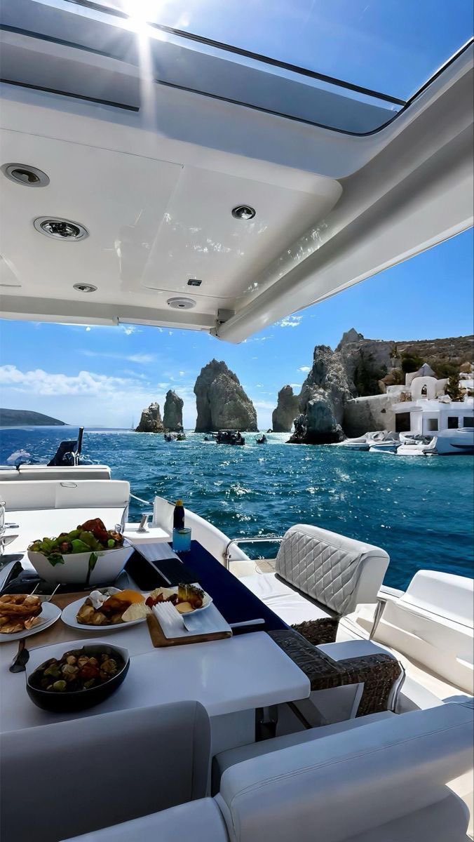 sukllis's tweet photo. 🛍️✈️🛥️🌇 https://t.co/eKsXF6mph1