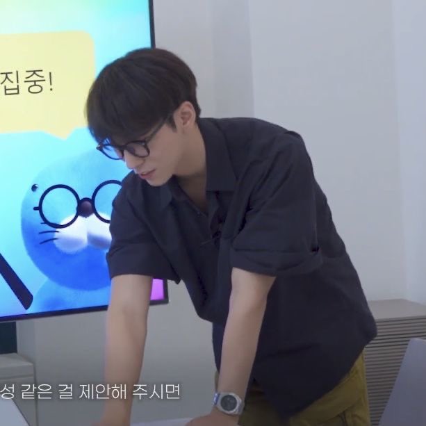 gunilsoup's tweet photo. Gunil nggak muncul2 karena lagi sibuk memimpin strategi pembebasan 5 heroes di Seongnae-dong bareng tim lawyernya

Duh betapa mantap dan menggiurkannya, lelaki nggak bingung, mantep, cerdas, berani menghadapi segala tantangan, rintangan dan berjuang. Cuman air fryer yg bole kasi luka ke gunil😡 (keliatan bgt gilanya, gwejh)😖