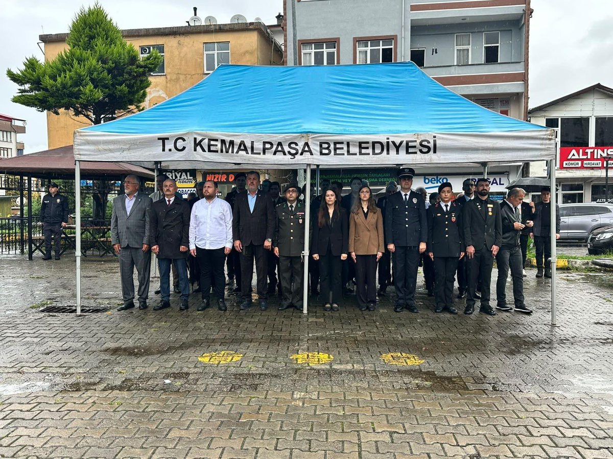 KemalpasaArtvin's tweet photo. 19 Eylül Gaziler Günü münasebetiyle ilçemiz Cumhuriyet Meydanı’nda Atatürk Anıt’ına Çelenk Sunma Töreni gerçekleştirildi. https://t.co/6Ow7tvRZhl
