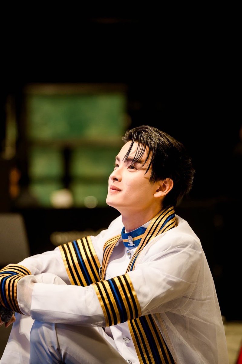 khunpolkingdom's tweet photo. ✨ AND THE LAST SPECIAL THANKS TO OUR KHUNPOL ✨

#KHUNPOLGraduationDay #KHUNPOL

ขอบคุณ ‘ขุนพล’ ที่เป็นแรงใจสำคัญให้งานในครั้งนี้ออกมาสมบูรณ์แบบมาก ๆ 
ขอบคุณตลอดระยะเวลาที่ผ่านมาตั้งใจและเต็มที่ในสร้างสรรค์ผลงานออกมาให้แฟนคลับและน่ารัก��ับแฟนคลับและทุก ๆ คน อยู่เสมอ

ยินดีด้วยอีกครั้งนะคับพี่บัณฑิต ที่ประสบความสำเร็จในพาร์ทหนึ่งของชีวิตตัวเองแล้ว จะคอยเป็นกำลังใจและสนับสนุนขุนพลในทุก ๆ ด้านอยู่เสมอ

“และขอให้การเจอกันระหว่างขุนพลกับทุก ๆ คนในครั้งนี้ จะทำให้พวกเราทุกคนอยู่ด้วยกันตลอดไปนะ”
#KHUNPOLGraduationDay