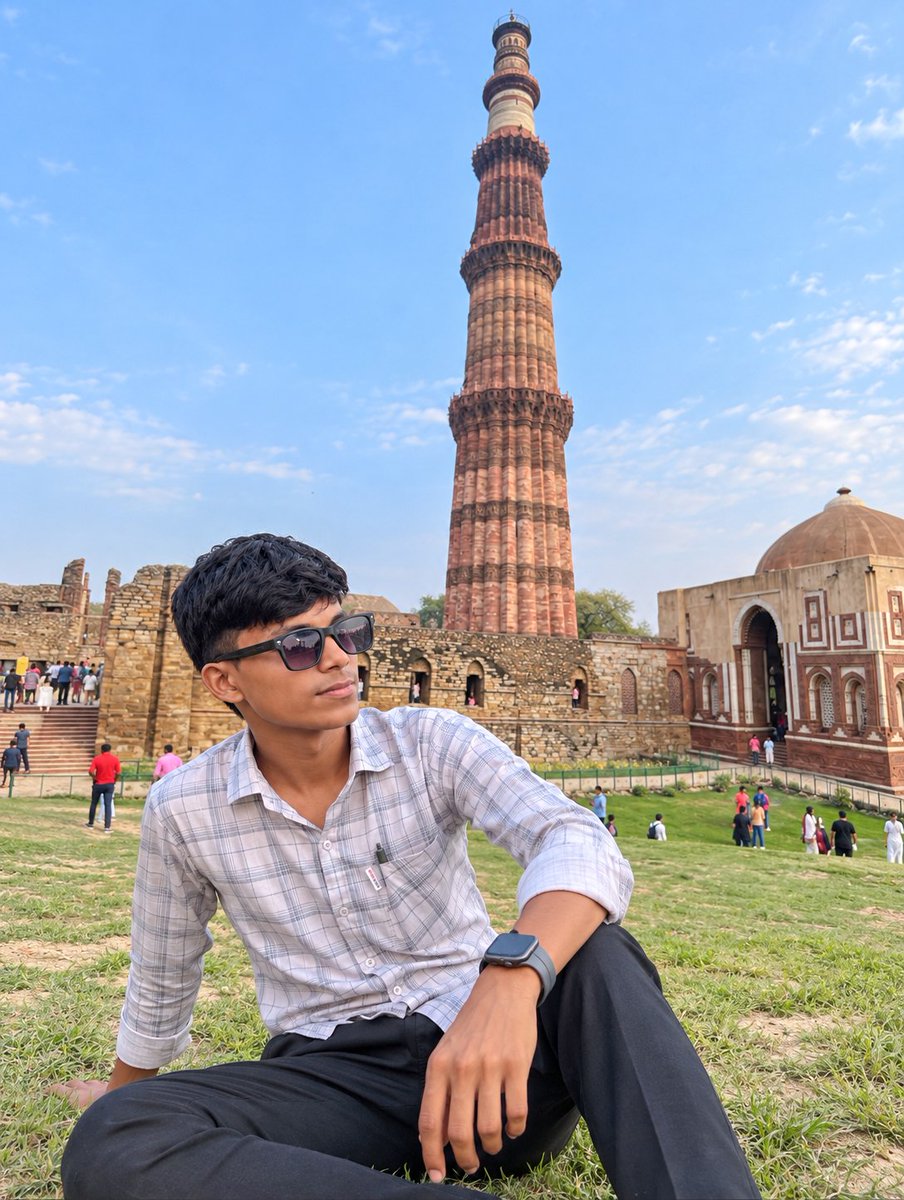Rkdivyaarth's tweet photo. The beauty of Mughal architecture 🤎✨🍀

Where history touches the sky QUTUB MINAR - world's tallest brick minaret🍀✨ https://t.co/isFNQSJWLS