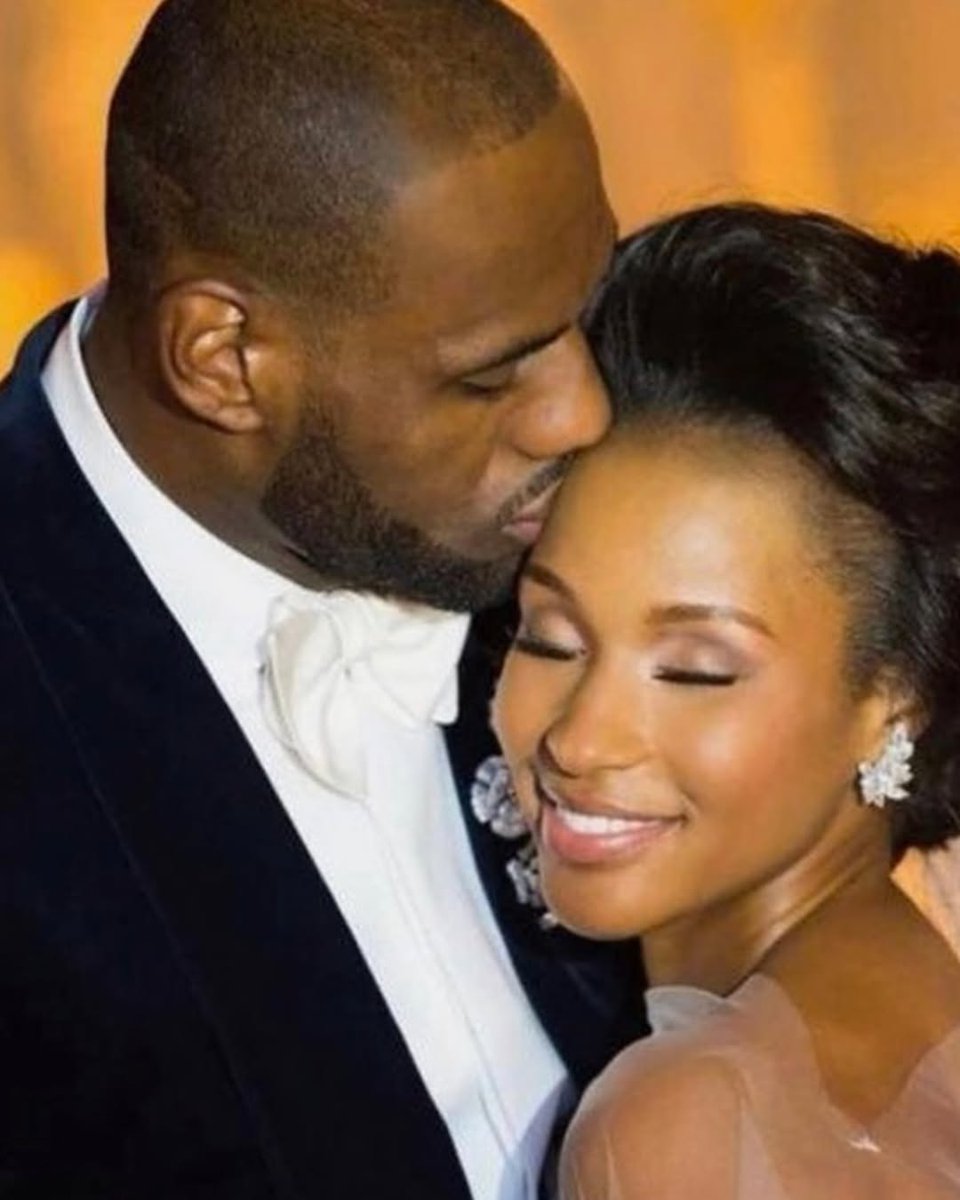 Diego_Birth's tweet photo. Happy Anniversary, my son and daughter-in-law👰🏽🤵🏽‍♂️💍🥂. May God keep you and continue to bless you for many more years🙏🏾. Love you two. 🩷🩷 https://t.co/d1Y5fphtjO