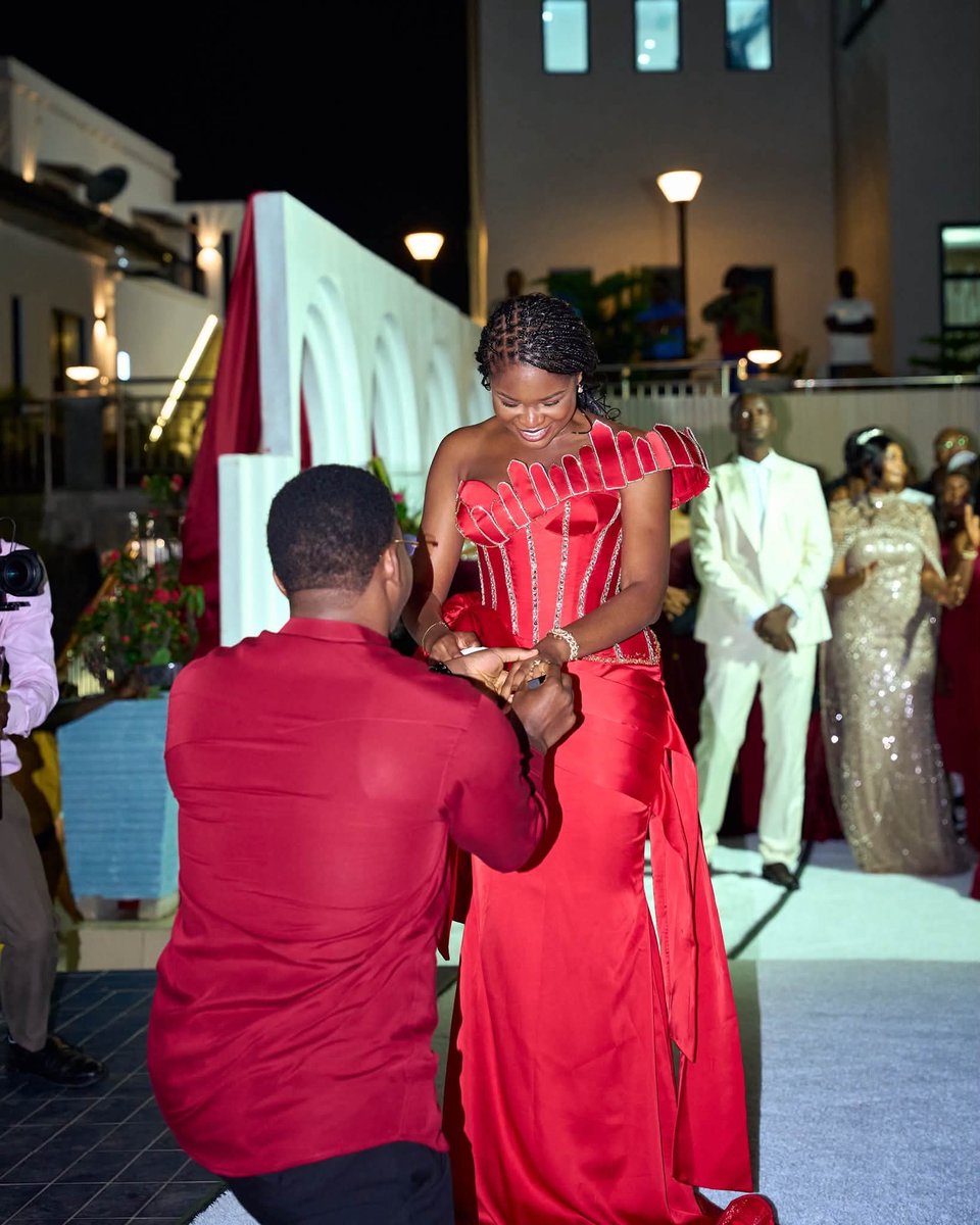 TheCameroonianZ's tweet photo. 📸  La demande en mariage de l’artiste Tam Sir à Indira Baboke.

💘 https://t.co/6LxzbmPVwa