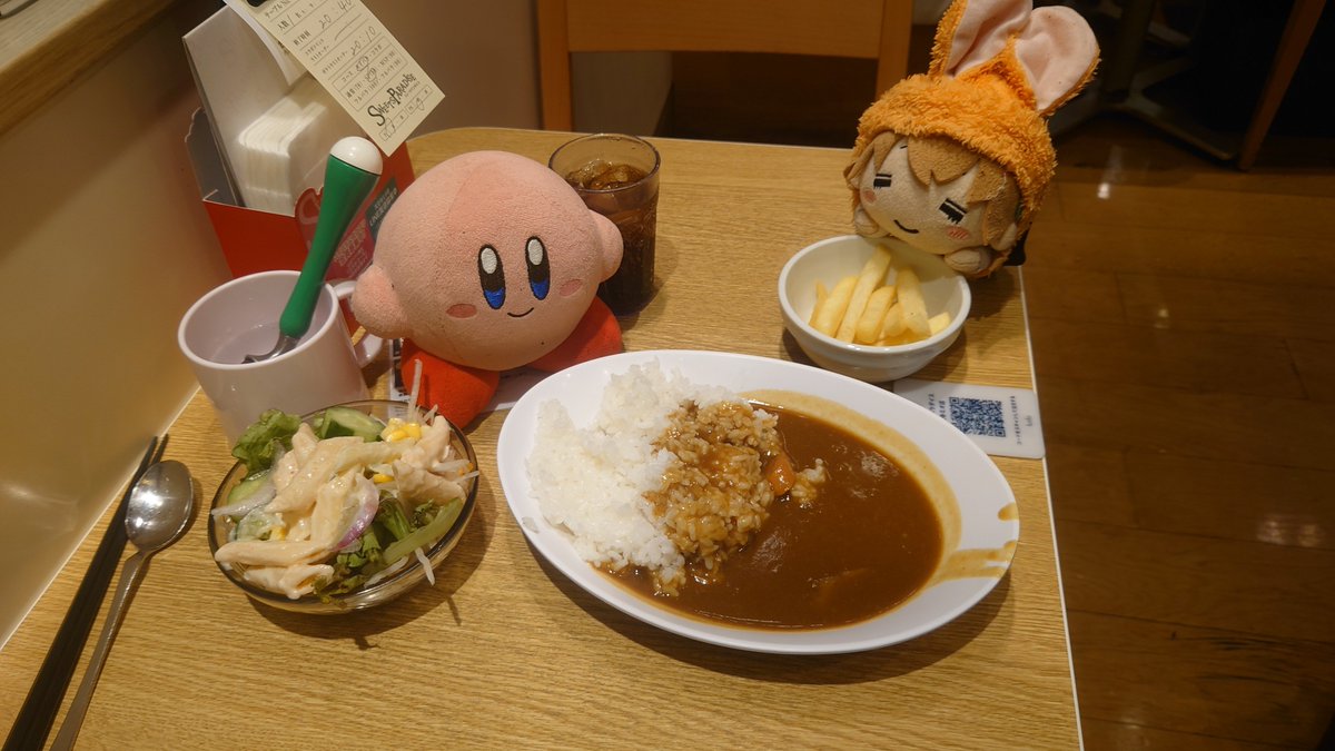 takupon8020's tweet photo. 2人)晩ごはん〜
主)今日もバースデー組がおる、ブーストし過ぎに注意やで〜
#旅するココアちゃん 
#旅するカービィ https://t.co/dnj15N22iB