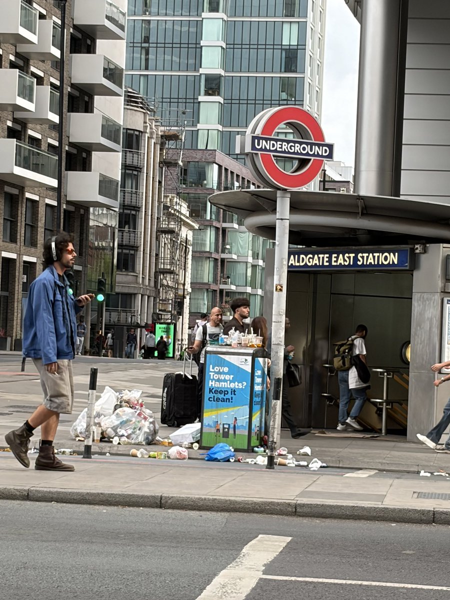 TowerDumplets's tweet photo. @Andrewwood17 @LutfurRahmanTH says a lot of things.

Like his WASTE EMERGENCY (now on Day 1,403)

Six months later he said it wasn’t ’gesture politics’ 

Incompetence, lies and propaganda from the top down! https://t.co/saflBy6xRD