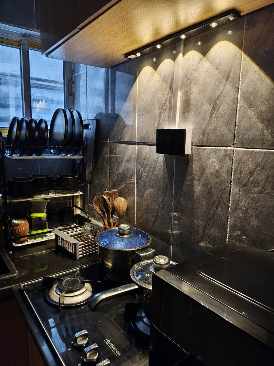 Henry_Ejiofor1's tweet photo. In the past one month, moved to a new space, fully furnished it without saving A DAY for it. 

Pumped eight figures into the Dangote IPO. 

Installed a 6kva inverter so the cooking never stops. 

Thank God for YouTube Automation! 🔥 https://t.co/TGvyjb3Ft1