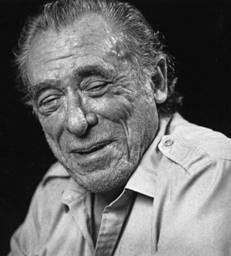 dommenrod's tweet photo. “E quando ninguém te acorda de manhã, 
e quando ninguém espera por você à noite, e quando você pode fazer o que quiser, como você chama isso: liberdade ou solidão?”.

Charles Bukowski, poeta e escritor. https://t.co/HKzpgnYr9N
