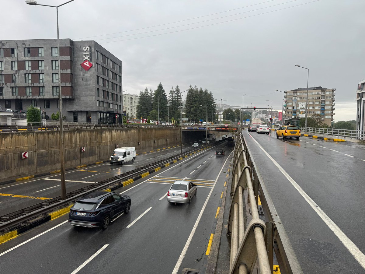 ahmetmgenc's tweet photo. Dün gece şehrimizde meydana gelen yoğun yağıştan etkilenen bölgelerimizde, çalışmalarımız gece boyunca tüm ilgili kurumlarımız ile koordinasyon hâlinde gerçekleştirilmiştir. 

Havalimanımızda gerekli temizlik çalışmaları tamamlanmış olup uçuş trafiği sağlanmıştır, ana yollarımız temizlenmiş, ilçe ve mahallelerimizdeki çalışmalarımız tüm imkânlarımızla devam etmektedir. 

Olumsuzluklar tamamen giderilene kadar sahada olacağız. 

Geçmiş olsun…