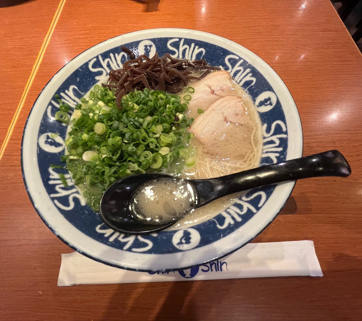 384_0804's tweet photo. 初めての博多ラーメン https://t.co/q9rNqrwmvL