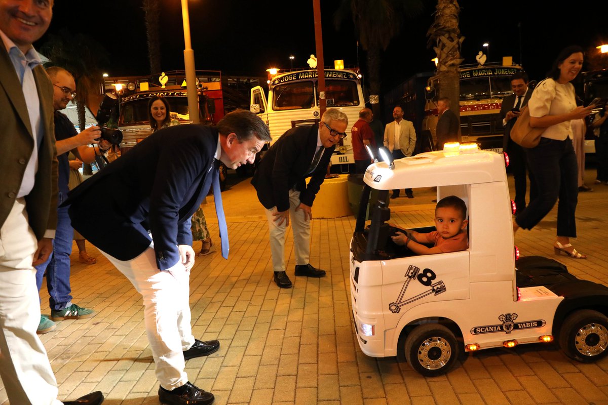 AytoLucena's tweet photo. 🚛 #Lucena se convierte en uno de los grandes puntos de encuentro del transporte por carretera en España con la celebración del II Encuentro de Transportistas Ciudad de Lucena, con más de 400 camiones y vehículos profesionales. https://t.co/3TfRQAcyHN