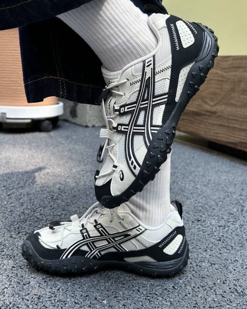 shun_dax's tweet photo. ASICSにこんな可愛いモデルあったのか https://t.co/Vx74SrMNfN