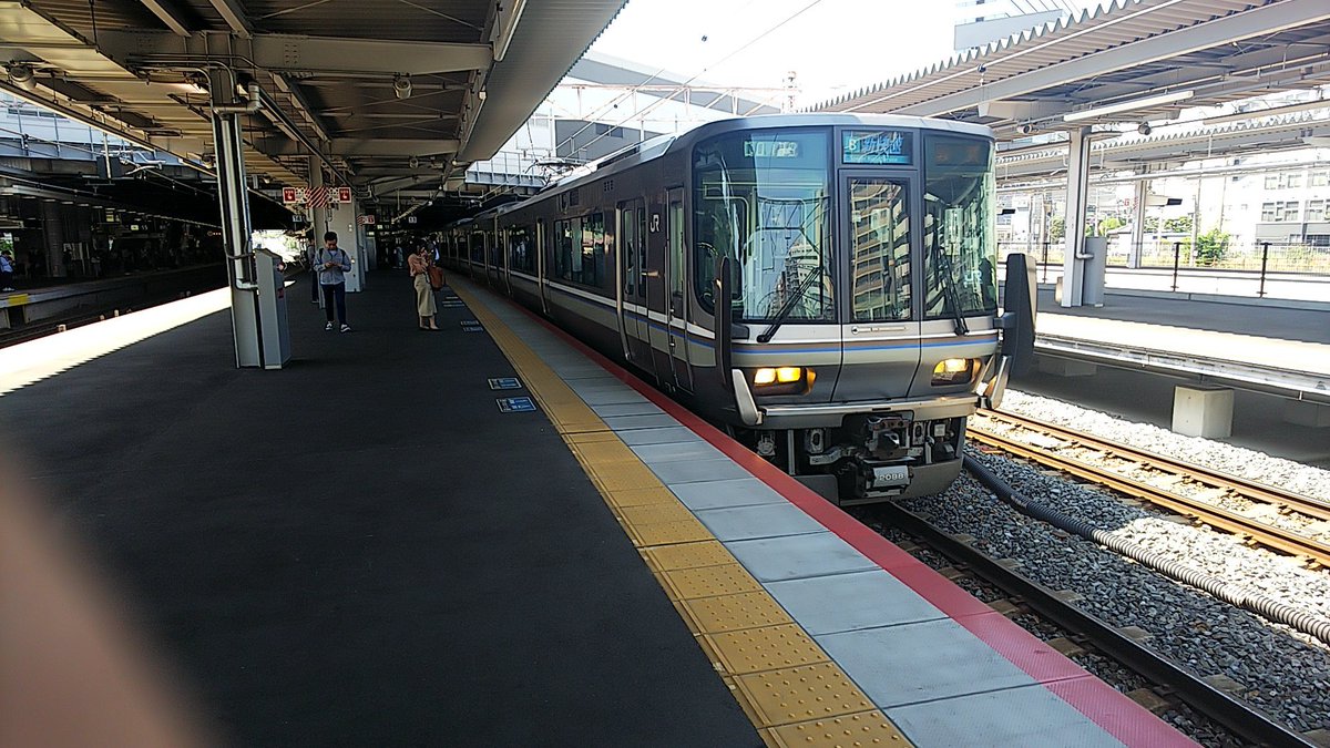 shizitaba's tweet photo. 関西の列車の新快速は速いイメージ。
この車両を見ると、(関西に来たな)って思う https://t.co/qlNYhDaofD