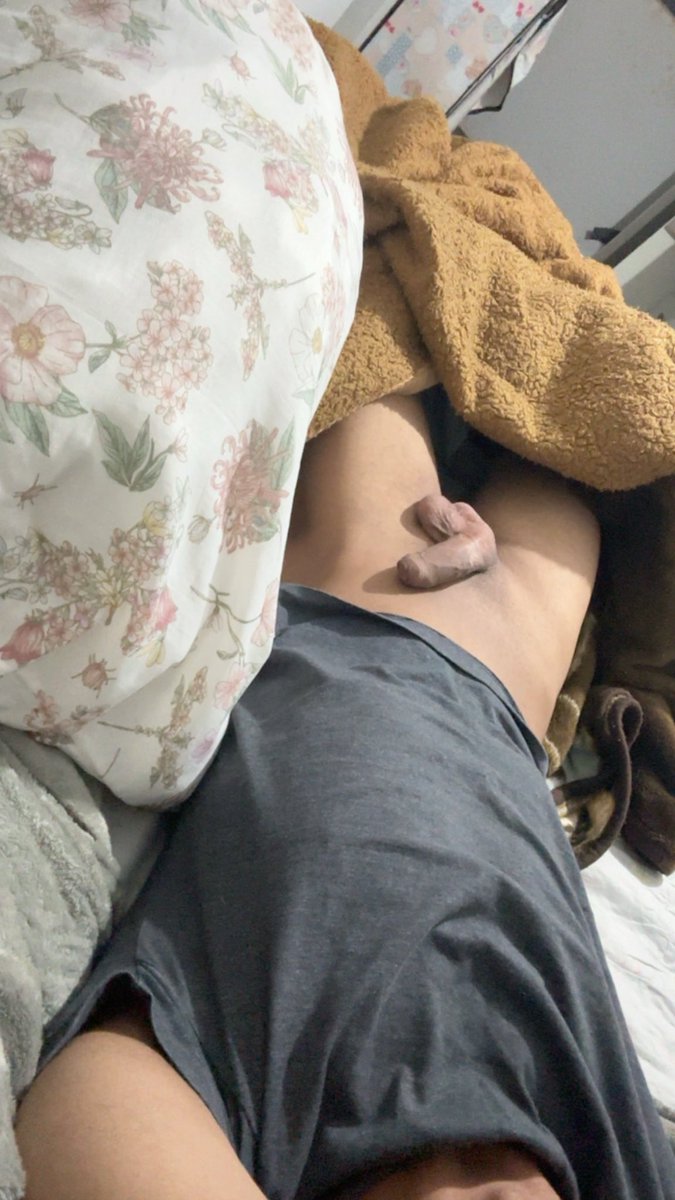 KkkkGabz's tweet photo. Dormir pelado é bom d maiss https://t.co/66JNpD5gkL