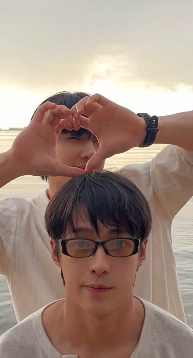 persim_monn's tweet photo. ตี๋มีแว่นอ่ะยังอะ 
:อ๋อมีแล้วครับ

[ #TeeHeng 
#TeeBoonyakait #Hengmarkll ] https://t.co/9NB6vPnu94