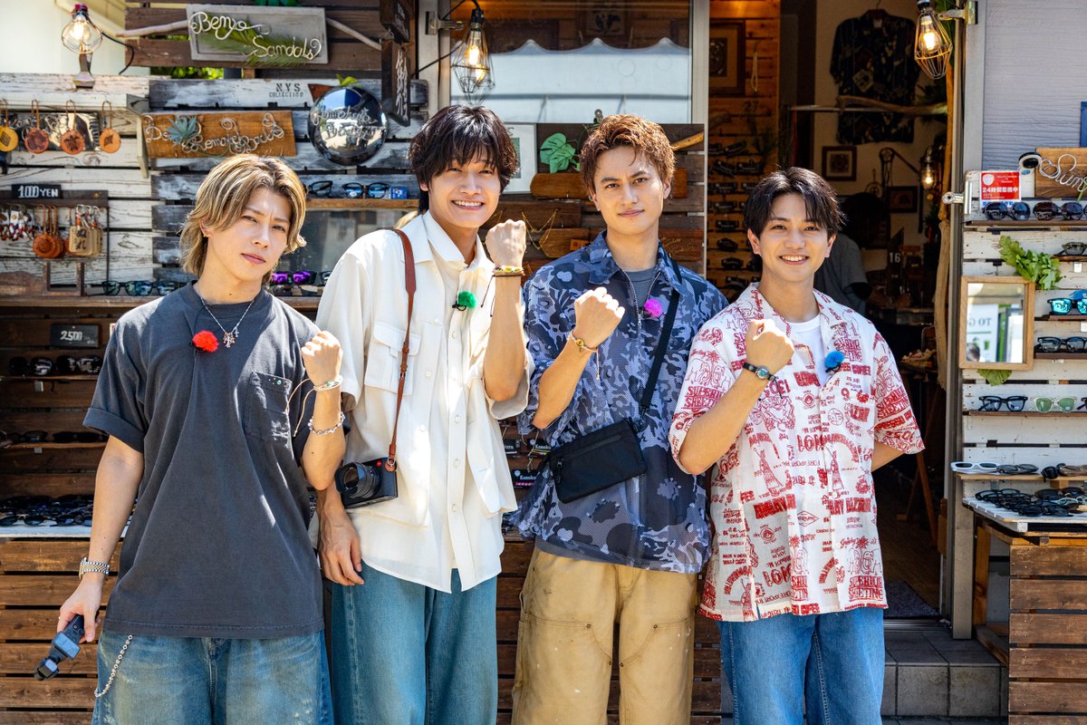 oricon's tweet photo. 📺️Aぇ! group 『あっちこっちAぇ!』

⭐️TELASAオリジナルコンテンツ
『あっちこっちAぇ! ちょっとひと息、Aぇ!時間 ～もっとAぇ!旅いきますねん～』
https://t.co/8SLDVRhqh1

4人で“夏の思い出”作り☀
おそろいブレスレットで結束💞 https://t.co/bebWgpUDko